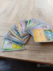 lotto 50 carte carte Pokemon con una inglese