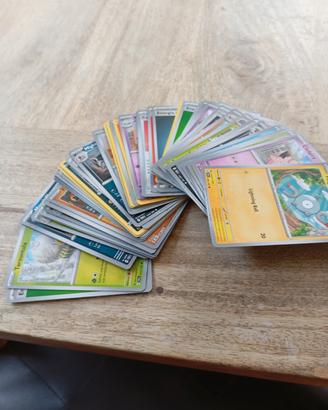 lotto 50 carte carte Pokemon con una inglese