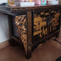 Comodino cinese nero e oro