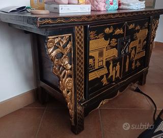 Comodino cinese nero e oro