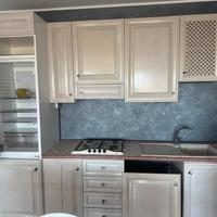 Cucina in legno completa