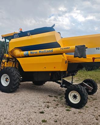 Mietitrebbia New Holland TC 5080 Hillside 4WD