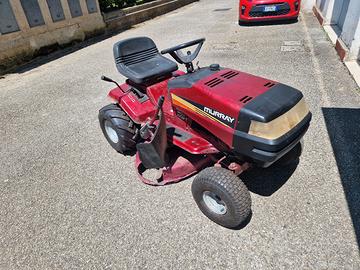 trattorino taglia erba