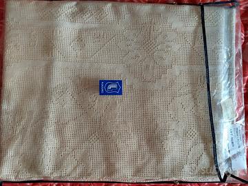 Tende in stile Filet ricamate a mano in lino