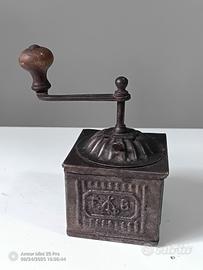 vecchio macinacaffè F B tre spade