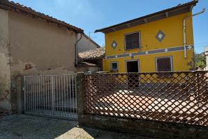 Villetta da ristrutturare con giardino