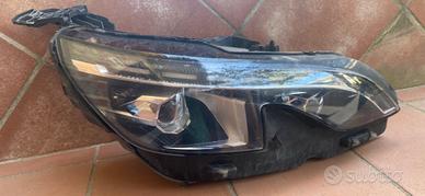 Faro Peugeot 3008 GT 2.000, anno  settembre 2017