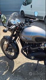 Triumph Bonneville T120 Black