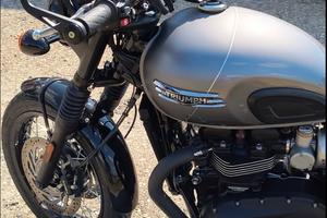 Triumph Bonneville T120 Black