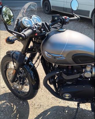 Triumph Bonneville T120 Black