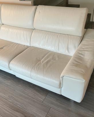 Divano in pelle bianca