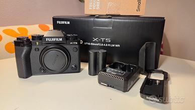 Fujifilm X-T5  + 2 batt. + Hand Grip