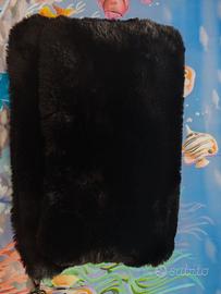 Borsetta di pelo morbidissimo abbastanza spaziosa