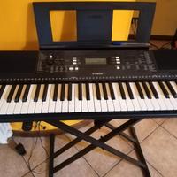 Pianoforte Yamaha PSR-E373