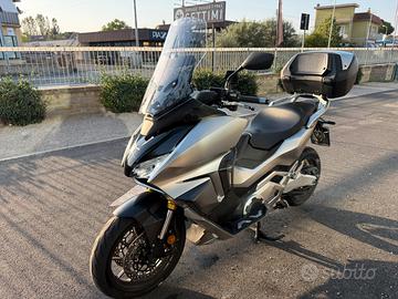 Honda forza 750