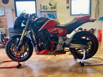 Honda Hornet 600 pista