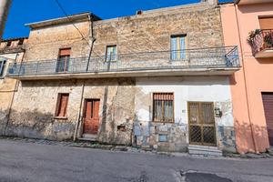 INDIPENDENTE 150 MQ ZONA CENTRALE-BELLONA