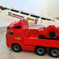 Giocattolo dei pompieri con gru