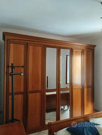 Armadio vintage con coppia di comodini abbinati –