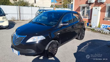 Lancia Ypsilon 1.2 69 CV 5 porte S&S Silver