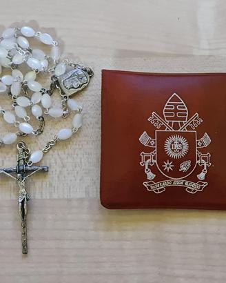 Rosario consegnato e benedetto da Papa Francesco