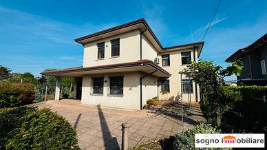 Villetta singola con ampio giardino