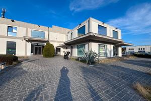 PE 141 Intero fabbricato suo ufficio