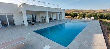 VILLA CON PISCINA e VISTA MARE