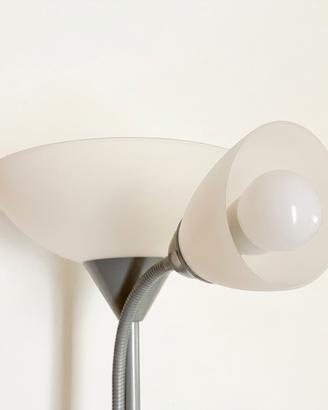 Due lampade con piantana