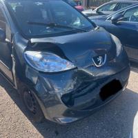 Peugeot 107 incidentata