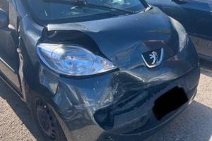 Peugeot 107 incidentata