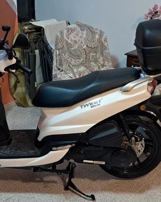 Scooter Peugeot tweet 200