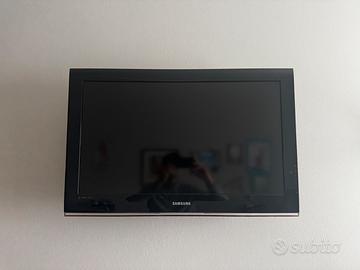 TV Samsung LE32B530P7W + staffa