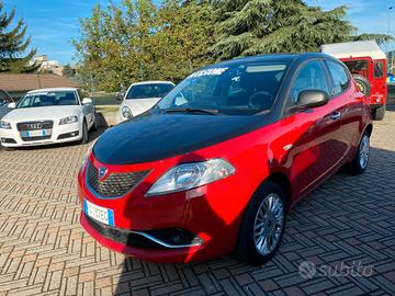 Lancia Ypsilon 1.2 bicolore Neopatentati