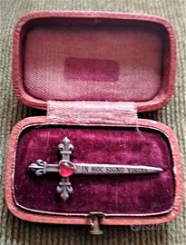 Spilla con Rubino a Cuore,1820,Originale Rosacroce