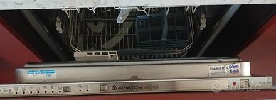 lavastoviglie ad incasso Ariston come nuova