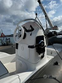 Gommone 5,5 metri restaurato con motore Sukuzi40cv