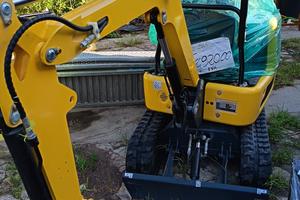 escavatorino 10q motore diesel
