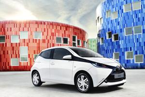 TOYOTA Aygo 1.0 VVT-i 69 CV 5 porte x-play MMT