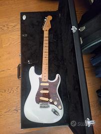 Squier by Fender Stratocaster japan anni 80