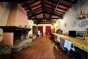 Casa indipendente di 320 m² con 2 locali e box aut