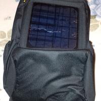 zaino da trekking Pirelli con pannello solare 