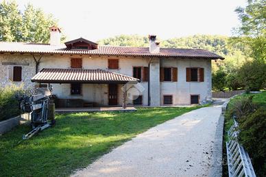 VILLA A SCHIERA A CIVIDALE DEL FRIULI