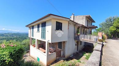 CASA SEMINDIPENDENTE A SERRONE