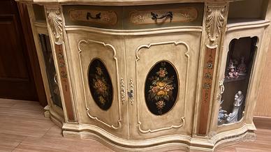 Mobile in legno stile classico