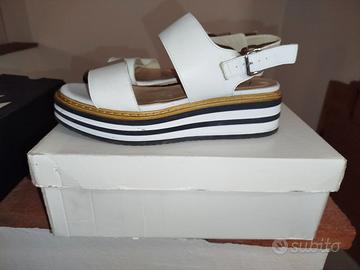 Sandali bianchi con zeppa - Taglia 40