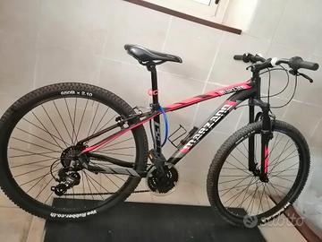 Bicicletta Mountain Bike 