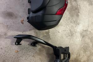 Bauletto moto con piastra per Xmax300