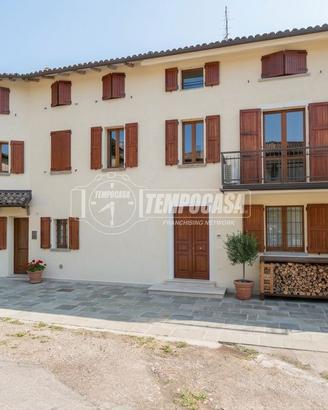 Ampia Casa Indipendente con Terrazzo
