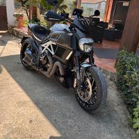 Ducati Diavel carbon anno 2014  € 10500